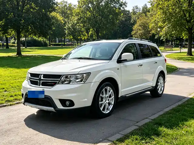 Dodge Coolwei Coolway 2013 2.4l Two-Wheel Drive Premium Version — фото