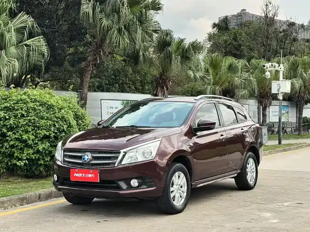 Qichen Venucia T70 Venucia T70 2015 2.0l Cvt Ruixing Edition