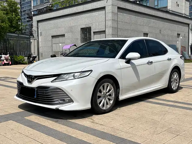 Toyota Camry Camry 2018 2.0g Deluxe Edition — фото
