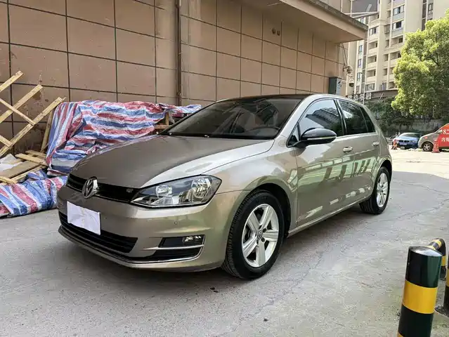 Volkswagen Golf Golf 2017 1.6l Automatic Comfort Million-Unit Commemorative Edition — фото