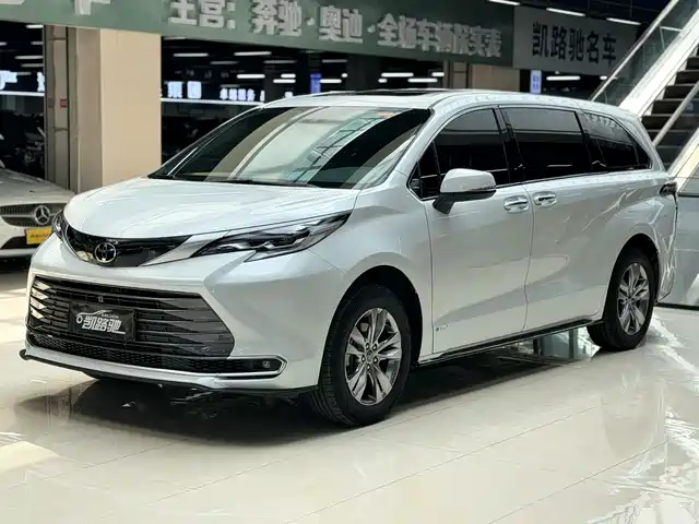 Toyota Sienna Sienna 2024 2.5l Hybrid Four-Wheel Drive Premium Version — фото