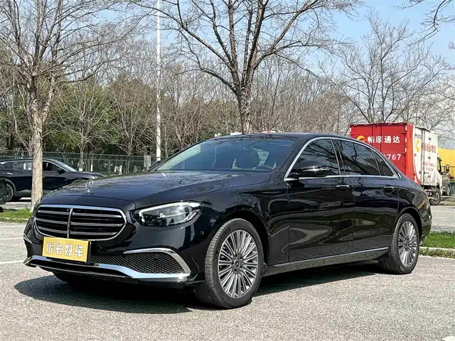 Mercedes-Benz Mercedes-Benz E-Class Mercedes-Benz E-Class 2021 E 300 L Fashion Model — фото