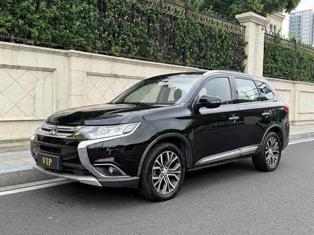 Mitsubishi Outlander Outlander 2016 2.4l Four-Wheel Drive Luxury Version 7 Seats — фото