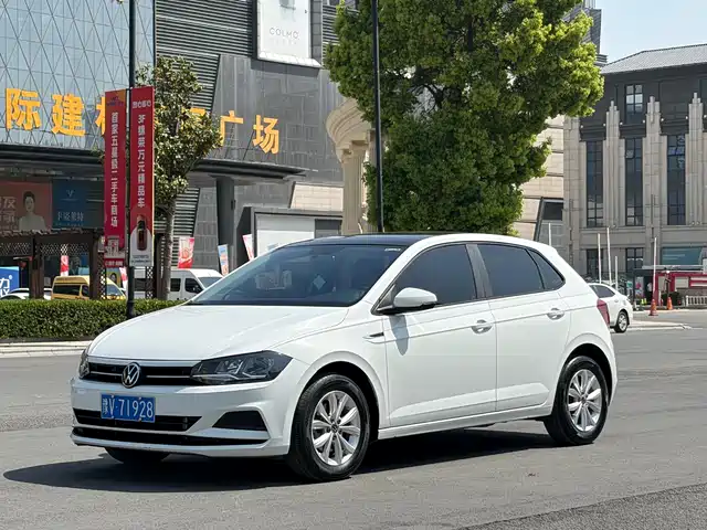 Volkswagen Polo Polo 2023 Plus 1.5l Automatic Colorful Technology Edition — фото