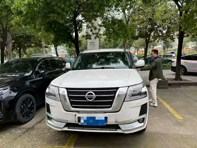 Nissan Patrol Patrol 2018 5.6l Standard Model — фото