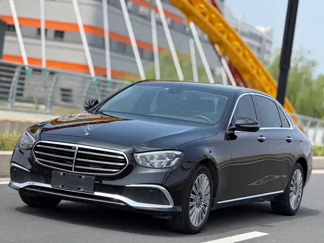 Mercedes-Benz Mercedes-Benz E-Class Mercedes-Benz E-Class 2021 E 300 L Fashion Model — фото