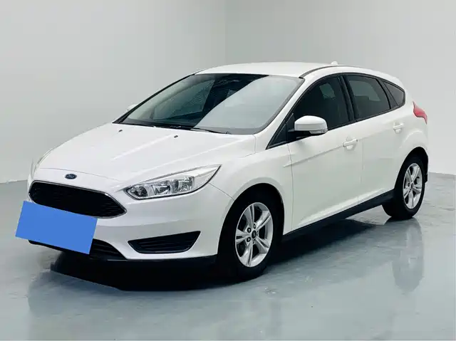 Ford Fox Focus 2018 Hatchback Classic 1.6l Automatic Comfort Smart Mobility Version — фото