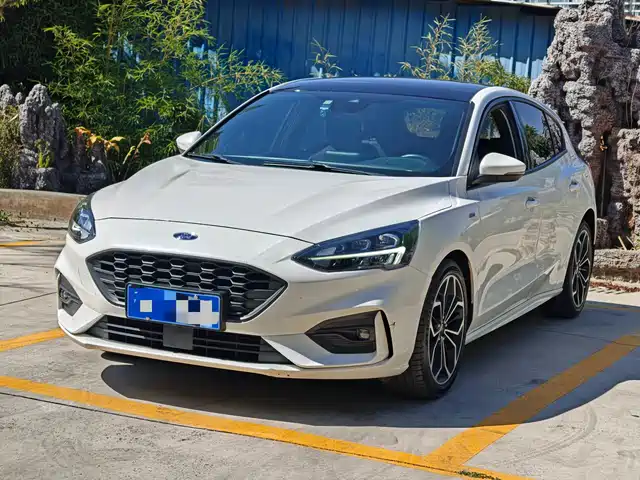 Ford Fox Focus 2020 Hatchback Ecoboost 180 Automatic St Line — фото