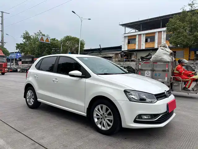 Volkswagen Polo Polo 2014 1.4l Automatic Comfort Version — фото