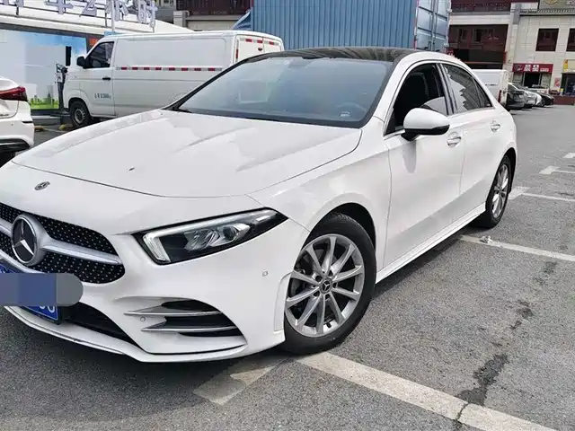 Mercedes-Benz Mercedes Benz A Class Mercedes-Benz A-Class 2019 A 200 L Sports Sedan — фото