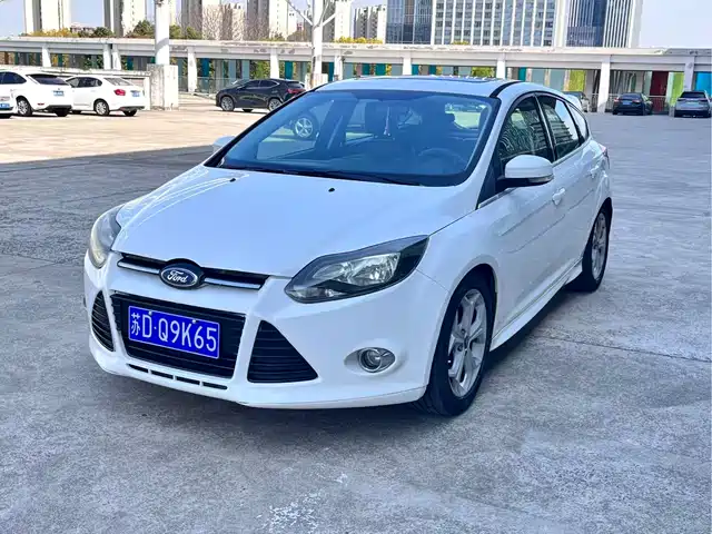 Ford Fox Focus 2012 Hatchback 2.0l Automatic Luxury Sports Model — фото