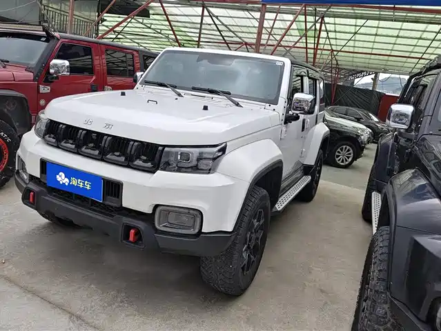 Beijing Cross Country Beijing Off-Road Bj40 Beijing Off-Road Bj40 2023 2.0d Automatic Four-Wheel Drive Blade Hero Edition Knight Type (Front And Rear Electronically Controlled Locks)