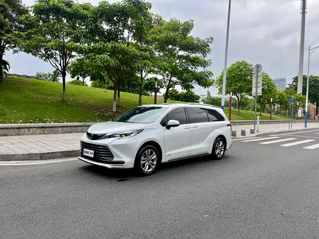 Toyota Sienna Sienna 2021 2.5l Hybrid Extreme Edition — фото