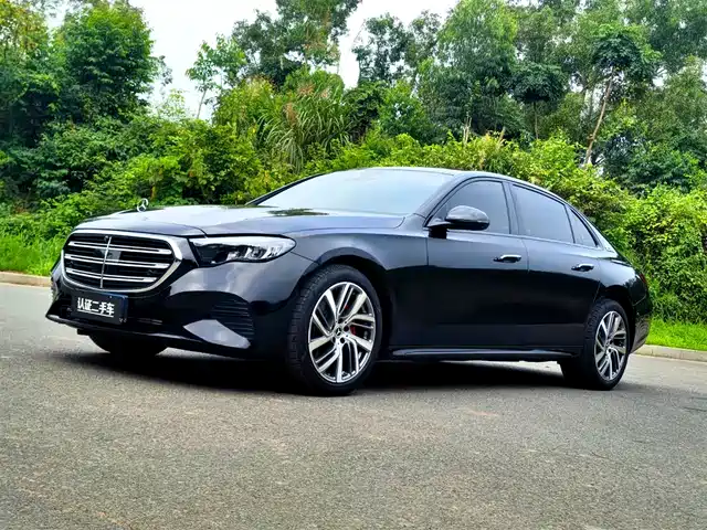 Mercedes-Benz Mercedes-Benz E-Class Mercedes-Benz E-Class 2024 E 300 L Fashion Model — фото