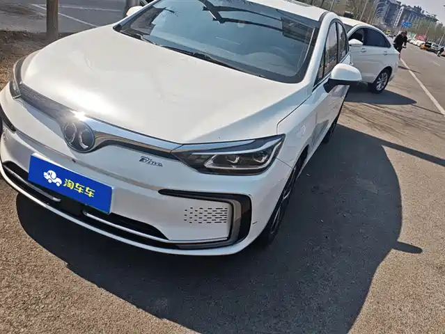 Baic Motor Beijing EU5 Beijing Eu5 2018 R550 Smart Edition — фото