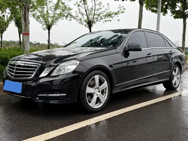 Mercedes-Benz Mercedes-Benz E-Class Mercedes-Benz E-Class 2013 E 300 L Fashion Model — фото