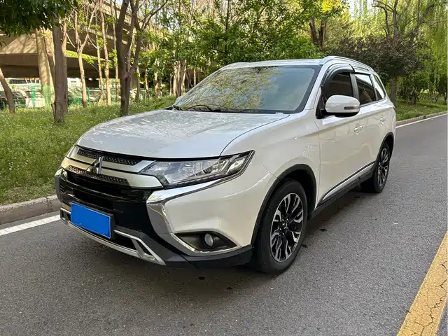 Mitsubishi Outlander Outlander 2020 2.0l 2wd Enjoy Edition 5 Seats — фото