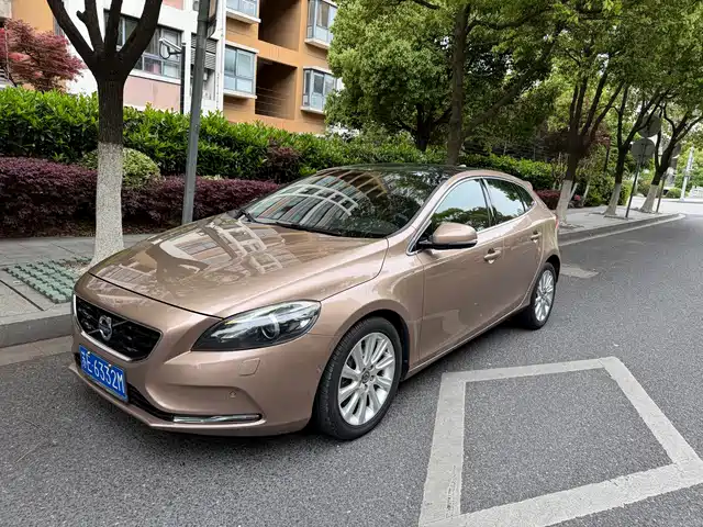 Volvo Volvo V40 Volvo V40 2014 2.0t Zhiya Edition