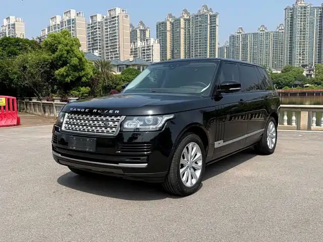Land Rover Range Rover Range Rover 2016 3.0 Sc V6 Vogue Extended Edition — фото
