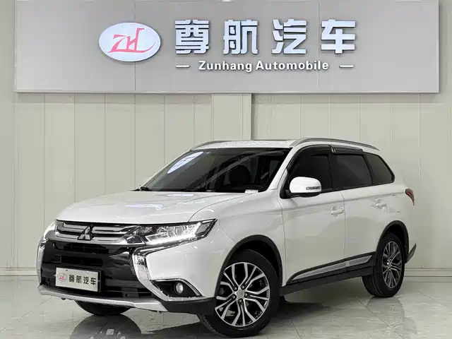 Mitsubishi Outlander Outlander 2018 2.0l 2wd Honor Edition 5 Seats — фото