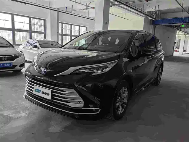 Toyota Sienna Sienna 2021 2.5l Hybrid Platinum Edition — фото