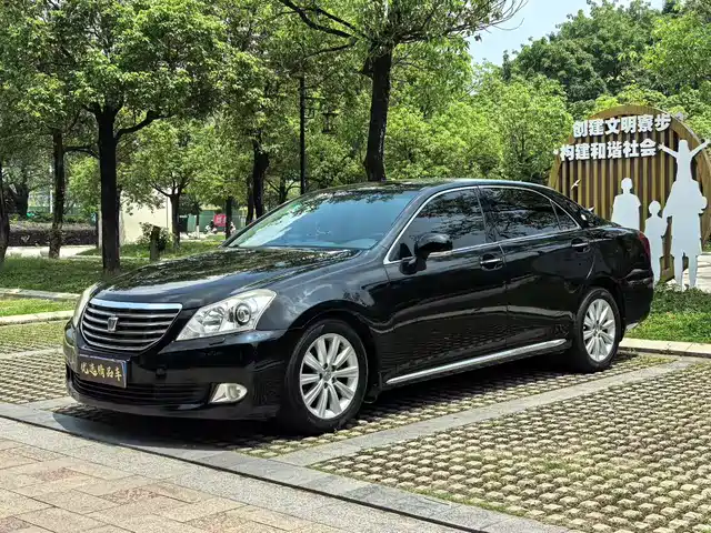 Toyota Crown Crown 2011 2.5l Royal Leather Sunroof Special Edition — фото