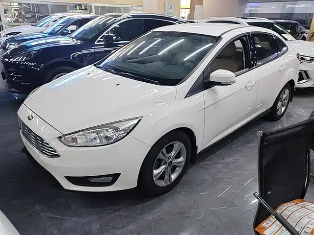 Ford Fox Focus 2017 Sedan 1.6l Automatic Comfort Smart Mobility Edition — фото