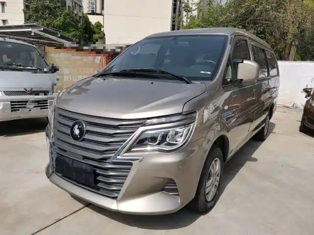 Dongfeng Is Popular Lingzhi Lingzhi 2023 M5l 1.6l Basic Model 5 Seats — фото