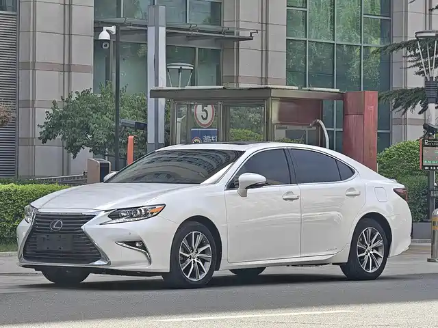Lexus Lexus Es Lexus Es 2015 300h Comfort Edition