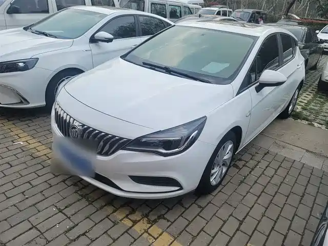 Buick Valeant Weilan 2018 Hatchback 15s Automatic Enterprising Model — фото