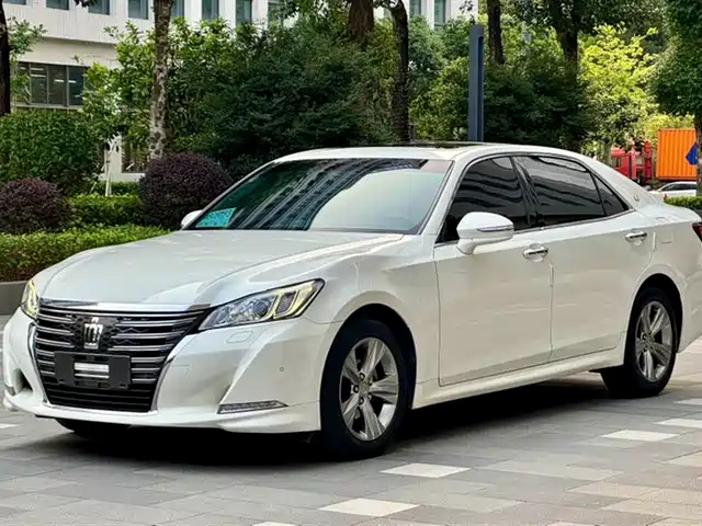 Toyota Crown Crown 2015 2.0t Fashion Edition — фото