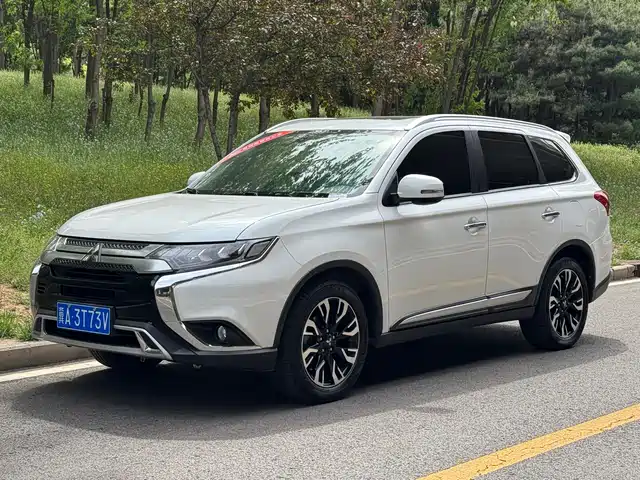 Mitsubishi Outlander Outlander 2021 2.4l Four-Wheel Drive Exclusive Version, 5 Seats