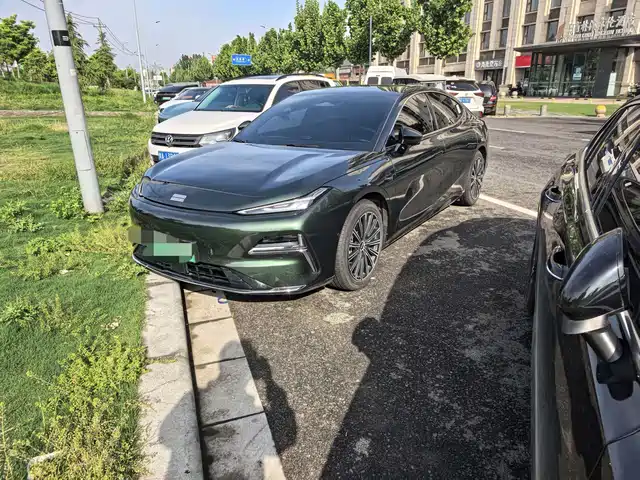 Geely Galaxy Galaxy Star 8 Galaxy Star 8 2025 130km Em-I Premium Edition — фото