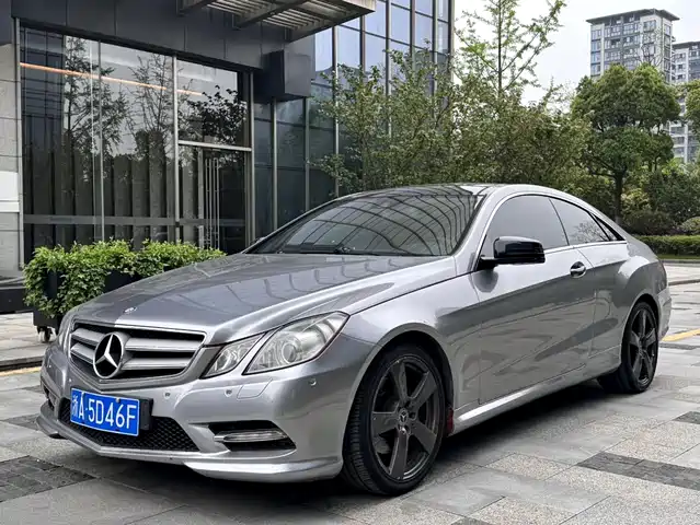 Mercedes-Benz Mercedes-Benz E-Class (Imported) Mercedes-Benz E-Class (Imported) 2012 E 200 Cgi Coupe — фото