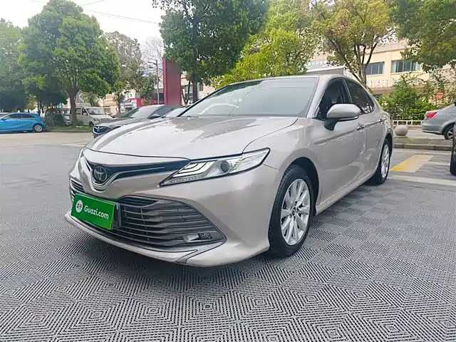 Toyota Camry Camry 2019 Facelift 2.0g Deluxe Edition — фото