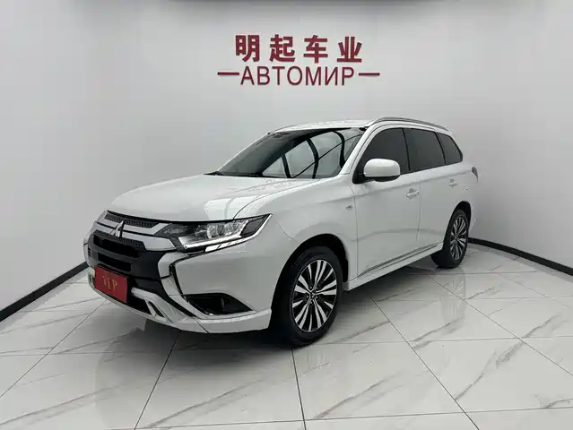 Mitsubishi Outlander Outlander 2021 Facelift 2.0l 2wd Smooth Version 5 Seats — фото