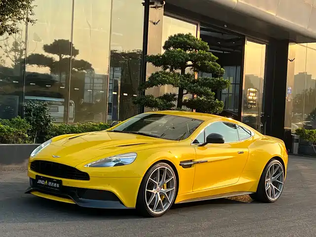 Aston Martin Vanquish Vanquish 2013 6.0l Standard Model — фото