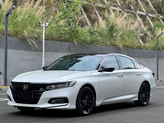 Honda Accord Accord 2018 260turbo Deluxe Edition National Vi — фото