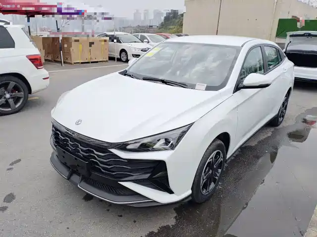 Dongfeng Fengshen Yixuan Yixuan 2025 1.5L automatic luxury model