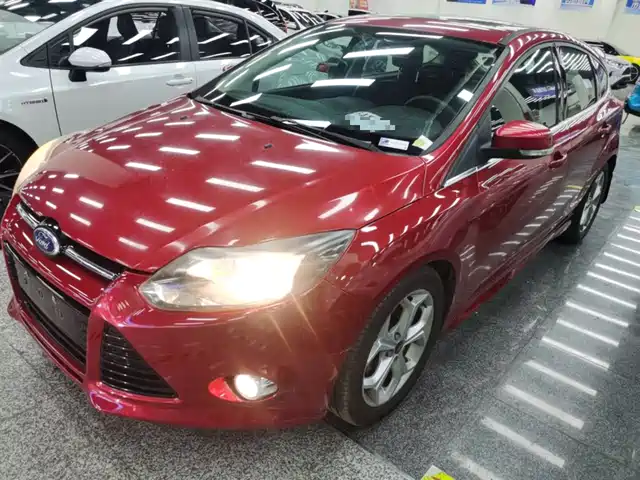 Ford Fox Focus 2012 Hatchback 2.0l Automatic Luxury Sports Model — фото