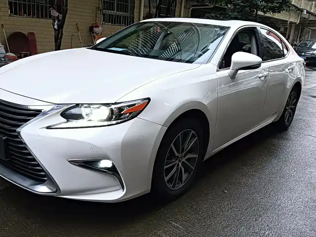 Lexus Lexus Es Lexus Es 2015 300h Comfort Edition — фото