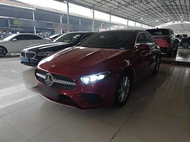 Mercedes-Benz Mercedes Benz A Class Mercedes-Benz A-Class 2022 A 200 L Sports Sedan Fashionable — фото