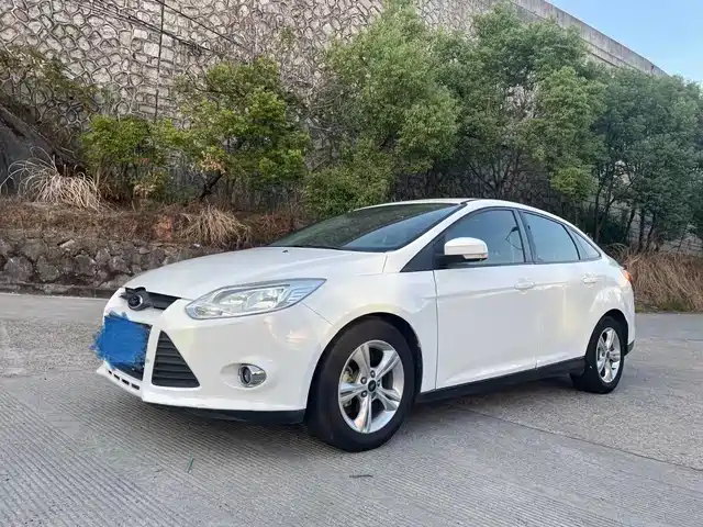 Ford Fox Focus 2012 Sedan 1.6l Automatic Fashion Model — фото