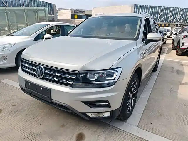 Volkswagen Tiguan L Tiguan L 2018 330tsi Automatic Two-Wheel Drive Comfort Version — фото