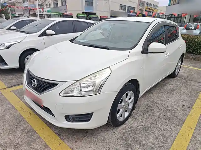 Nissan Tiida Tiida 2011 1.6l Cvt Comfort Model — фото