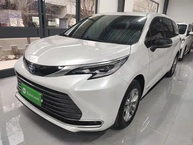 Toyota Sienna Sienna 2023 2.5l Hybrid Deluxe Edition — фото