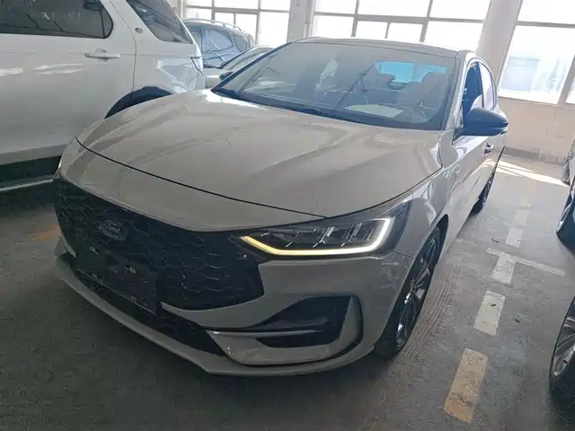 Ford Fox Focus 2022 Sedan Ecoboost 180 Automatic St Line — фото