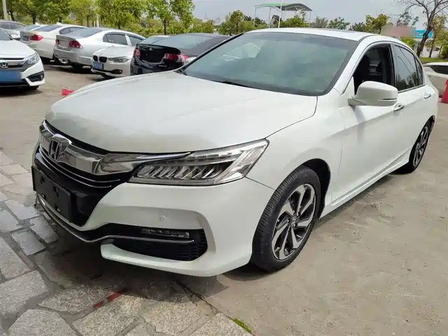 Honda Accord Accord 2016 2.4l Deluxe Edition — фото