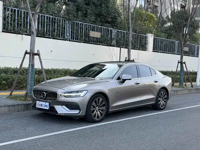 Volvo Volvo S60 Volvo S60 2022 B4 Zhiyi Luxury Edition — фото