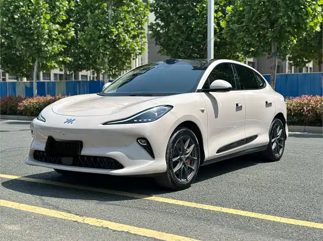 Zhiji Automobile Zhiji Ls6 Zhiji Ls6 2025 Smart Lizard Driving Edition — фото